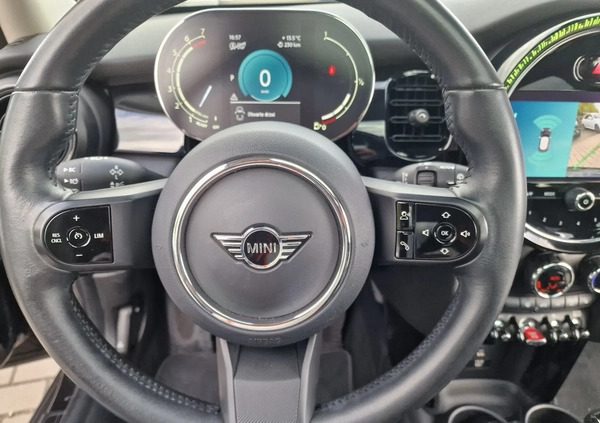 MINI Cooper cena 94500 przebieg: 28000, rok produkcji 2021 z Czersk małe 781